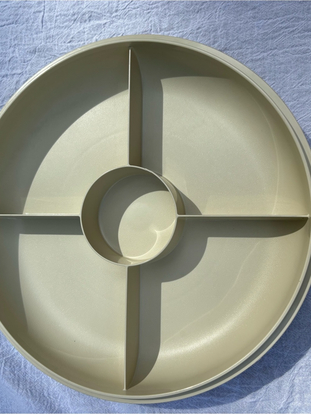 Vintage Tupperware Almond Divided Serving Tray w Lid Base 10” Round USA